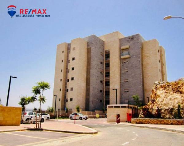 בבלעדיות! למכירה בכרמיאל ברחוב חטיבת הראל דירת 5 חדרים