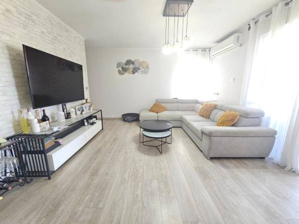 360ee778-98a4-4ffd-9c3f-b3f3a1910741