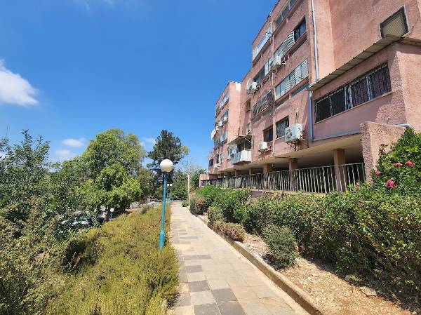 9b32dab3-879e-49b2-8aa9-f5d9dadaac74