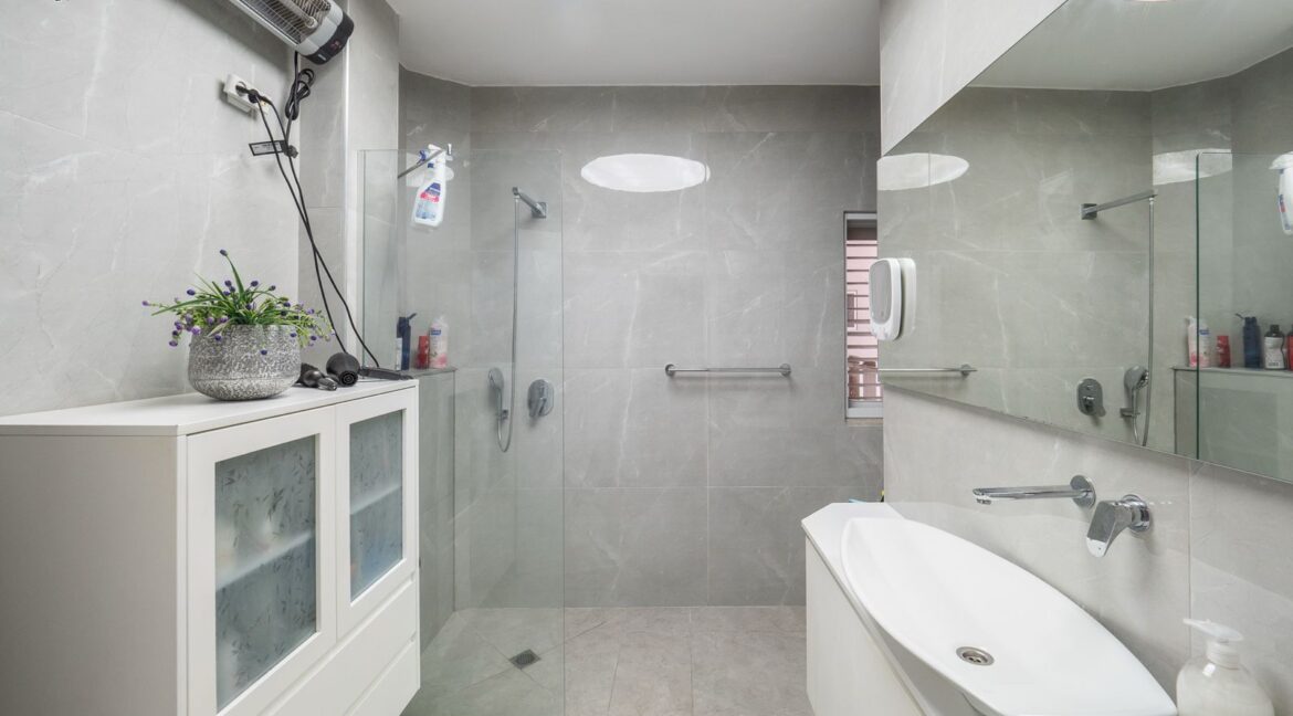 WhatsApp Image 2025-09-29 at 19.31.54 (1)