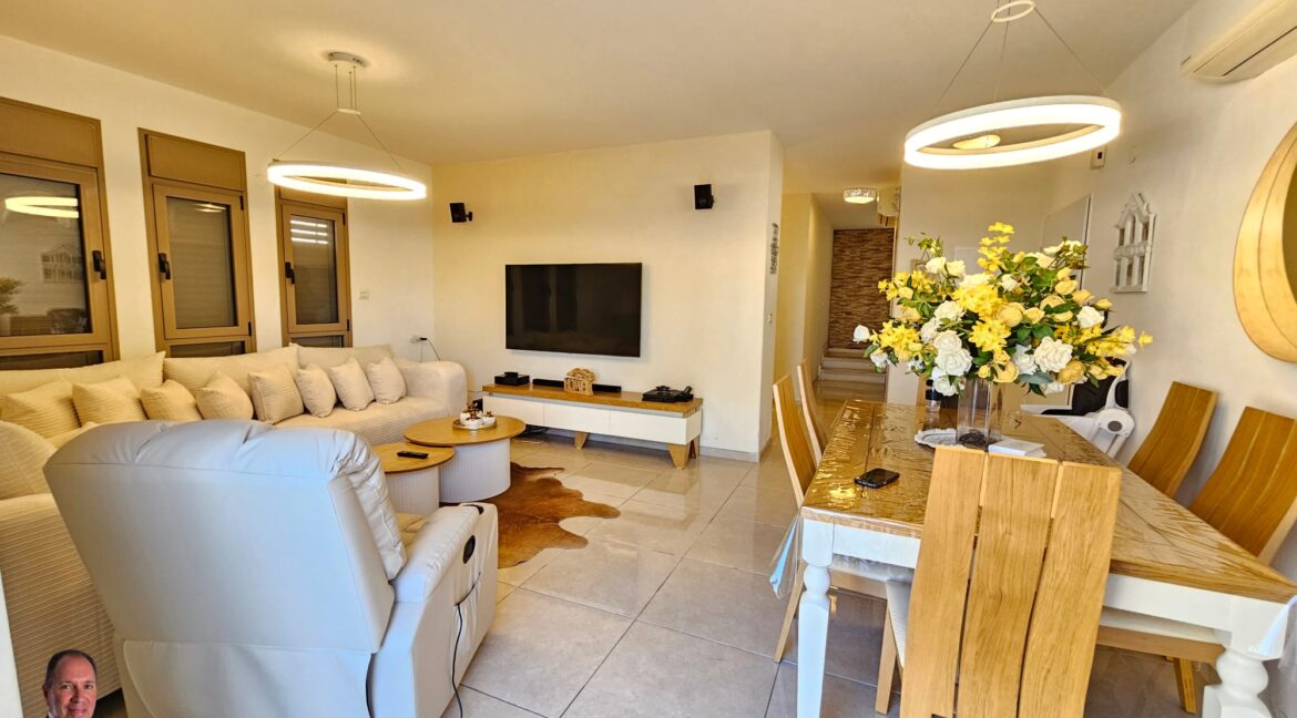 WhatsApp Image 2025-10-28 at 09.08.05 (1)