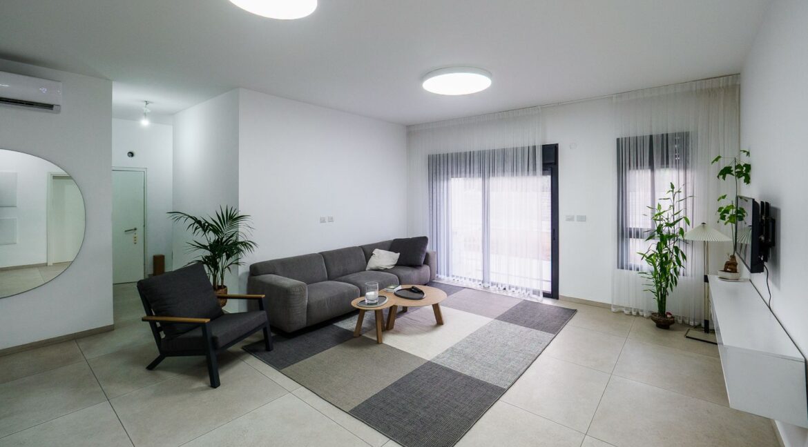 WhatsApp Image 2025-11-12 at 18.22.54 (1)