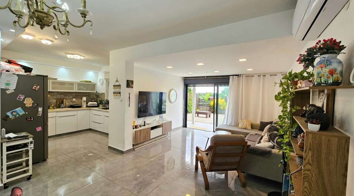 WhatsApp Image 2025-12-04 at 08.48.10