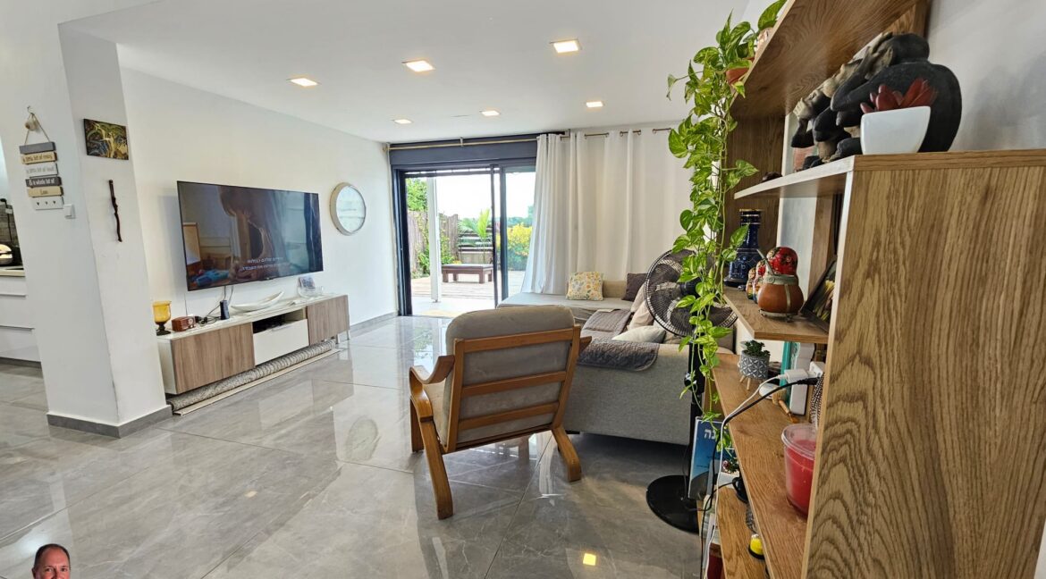 WhatsApp Image 2025-12-04 at 08.48.12 (1)