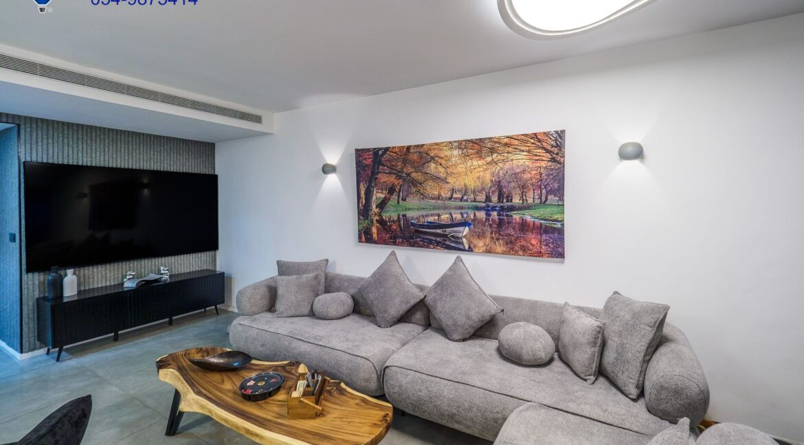 WhatsApp Image 2025-12-08 at 17.52.10 (1)