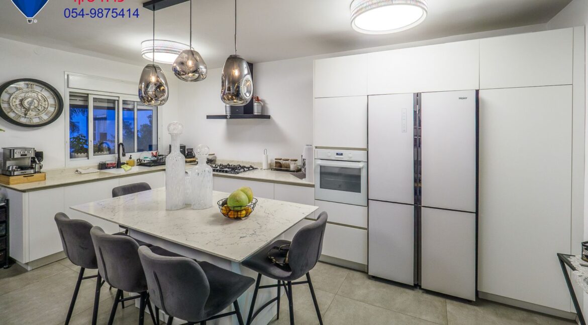 WhatsApp Image 2025-12-08 at 17.52.10