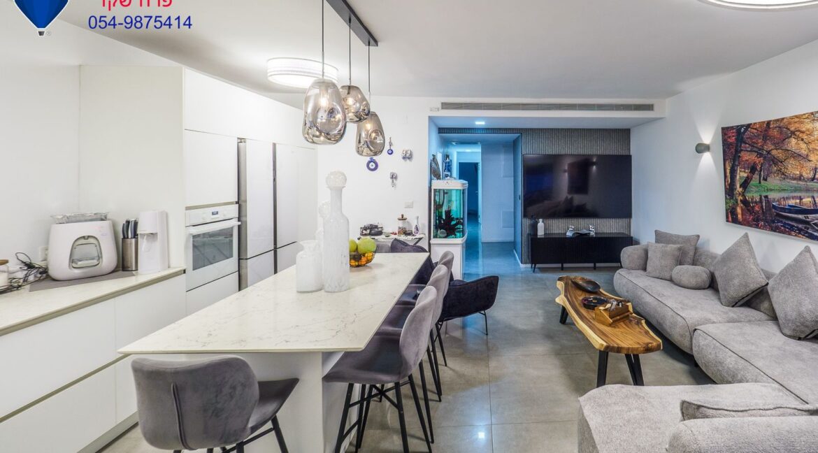 WhatsApp Image 2025-12-08 at 17.52.11