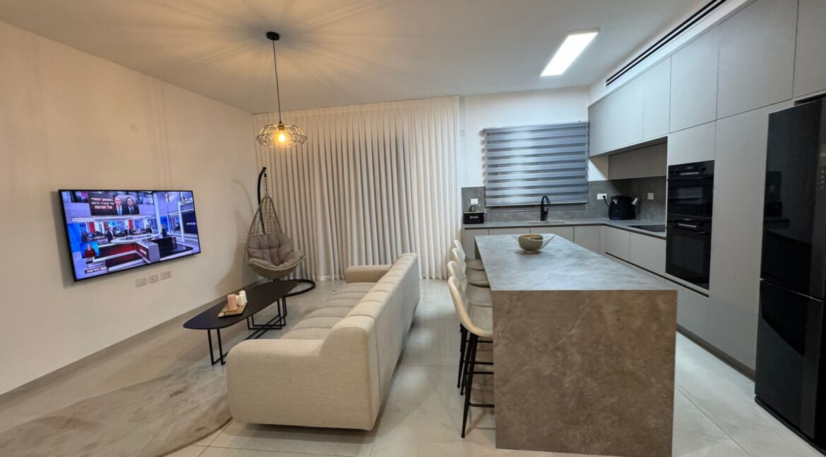 WhatsApp Image 2025-12-11 at 12.48.05