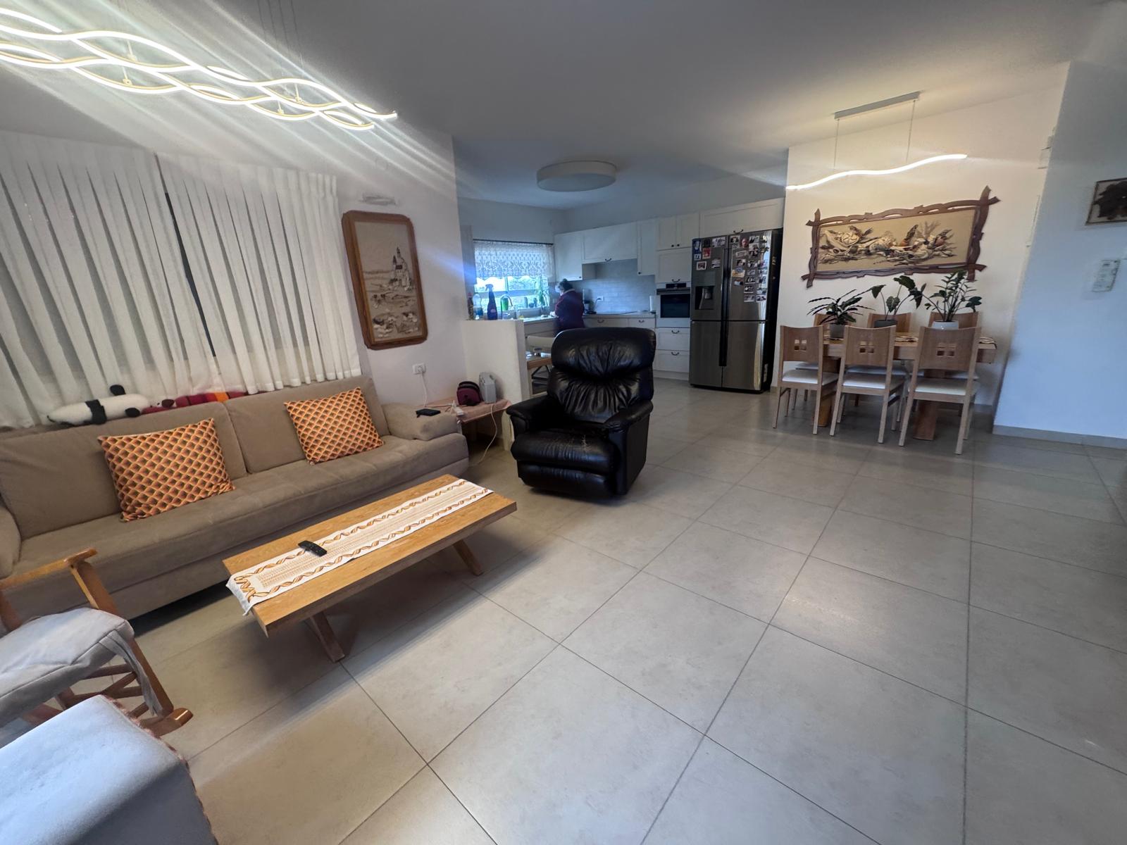 בבלעדיות- פנטהאוז דופלקס ענק ברחוב רמז בנהריה