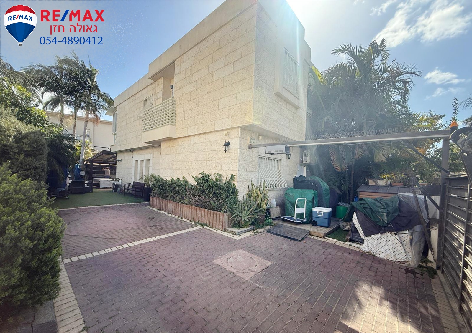 בבלעדיות- דו משפחתי משופץ ברחוב נופר 55 בנהריה