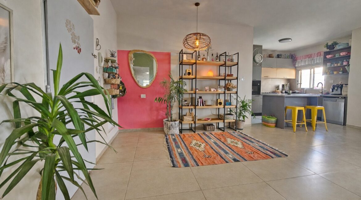 ccfcf89f-c867-403c-8e75-96ec284073de